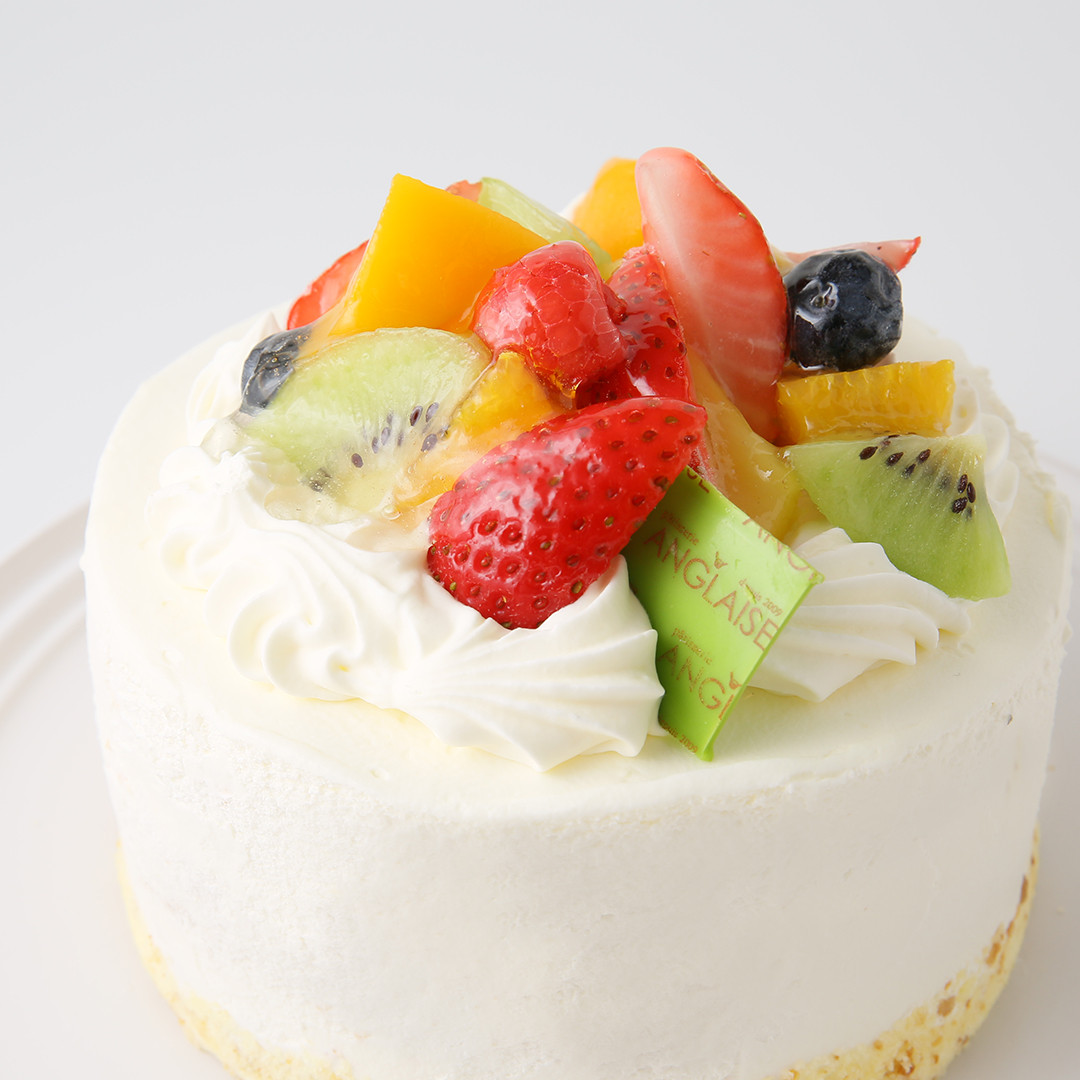旬の完熟フルーツバースデーケーキ 4号 12cm ﾊﾟﾃｨｽﾘｰｱﾝｸﾞﾚｰｽﾞ ﾌｨｰﾕ Cake Jp
