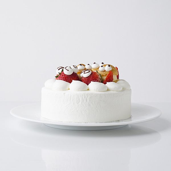 シュークリームといちごでにぎやかにお祝い！生クリームデコレーションケーキ 4号 12cm 3