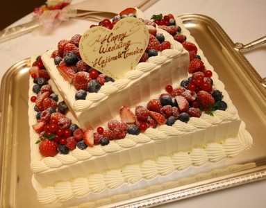 二段スクエア型ウエディングケーキ