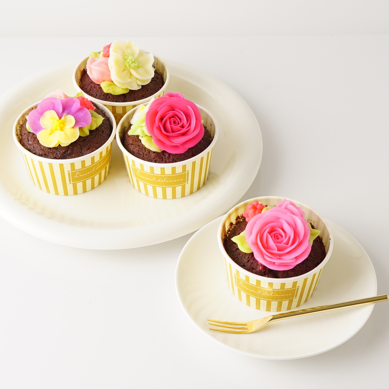 【Cake.jp限定】食べられるお花のバレンタインカップケーキ4個セット バレンタイン2023 9
