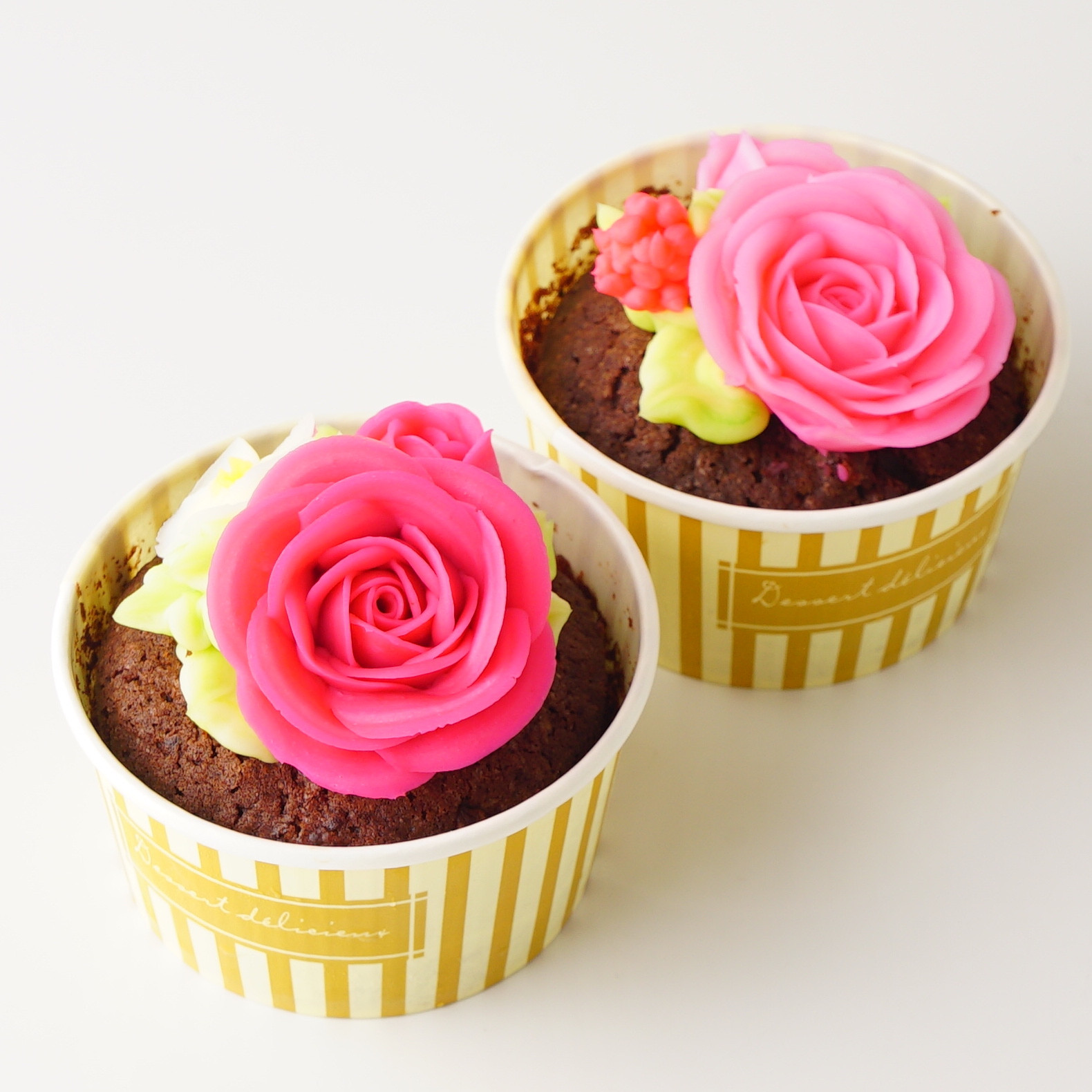 【Cake.jp限定】食べられるお花のバレンタインカップケーキ4個セット バレンタイン2023 3