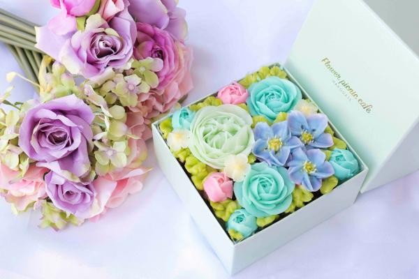 『食べられるお花のケーキ』Radiant Blue ボックスフラワーケーキ 