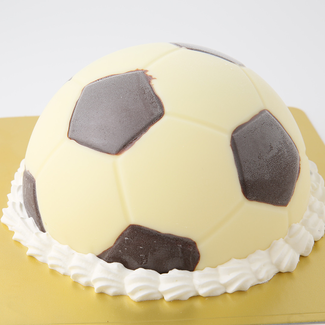 サッカーボールチョコ チョコレート生クリームデコレーション 15cm パティスリーaile Cake Jp