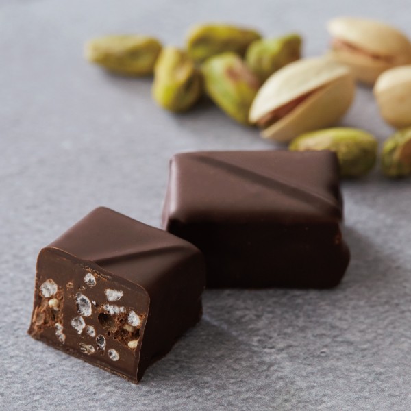ピスタチオとアーモンドの2種類のナッツが生み出す濃厚なコク深さのプラリネチョコレート 3