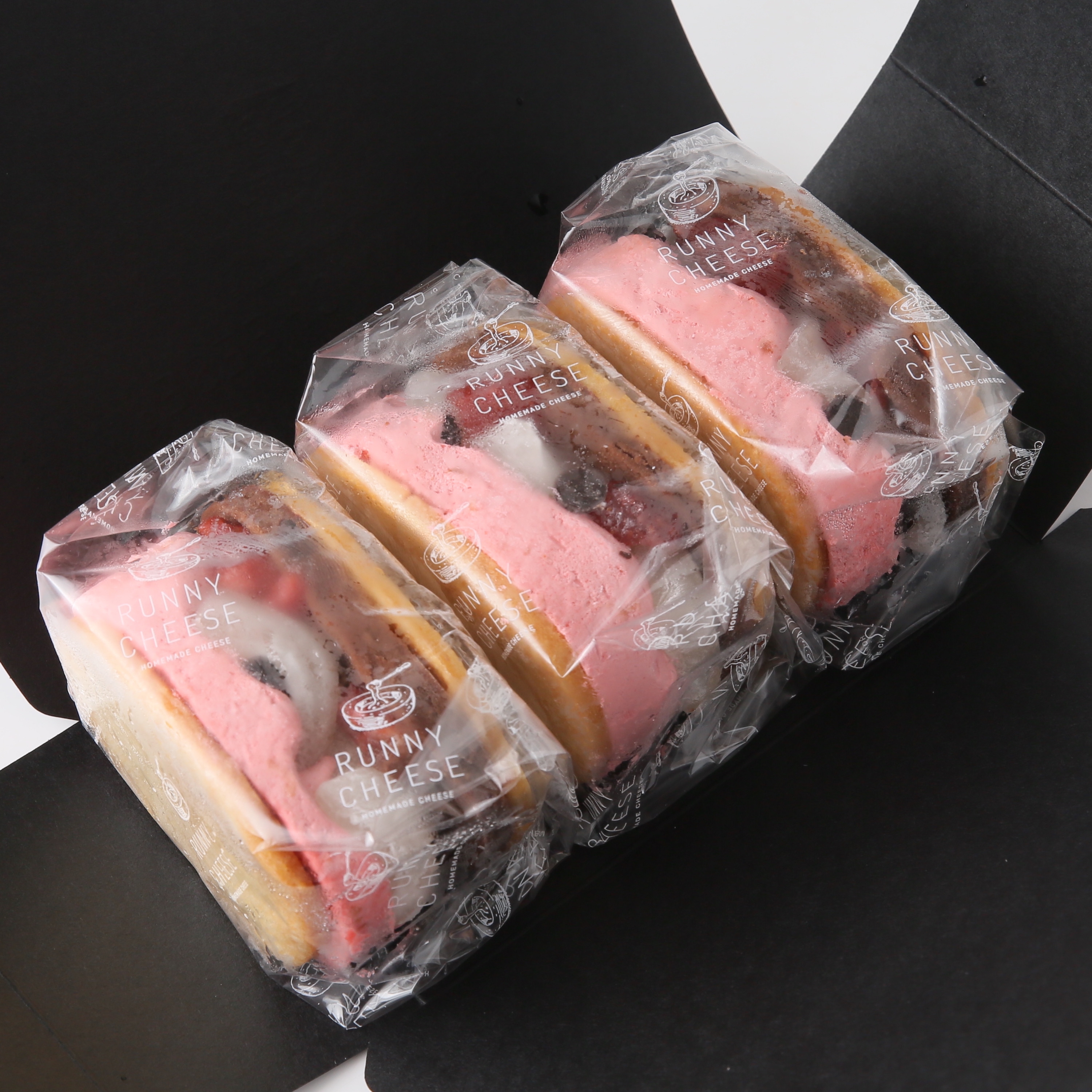 【Cake.jp限定】羽二重イチゴとチョコのバターチーズサンド 3個入  バレンタイン2023 2