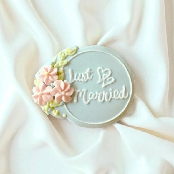 t[Eu[PNbL[ `Just Married`