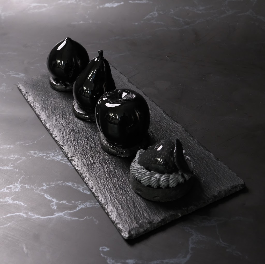 禁断の果実を模した漆黒のフルーツケーキケーキ4点セット 
