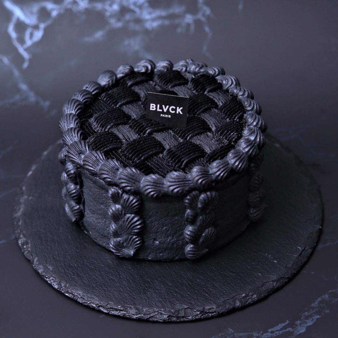 【期間限定】秋のサツマイモの甘みを楽しむ漆黒のショートケーキ：ハロウィン2026