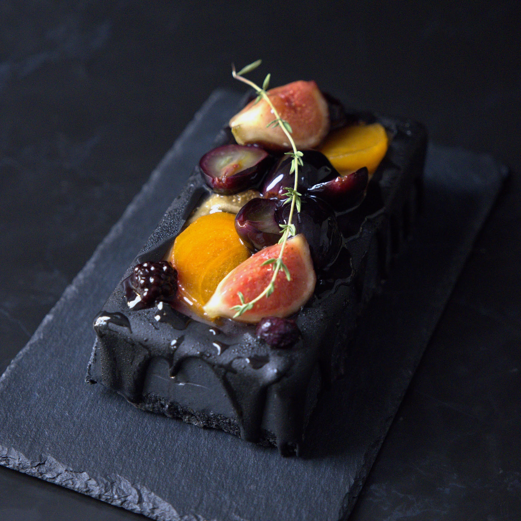 【ブラックフライデー20%OFF】宝石箱のような秋のフルーツのチーズムースドリップケーキ