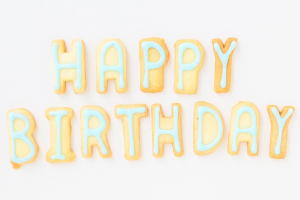 HAPPY　BIRTHDAYアイシングクッキー付き　イラストキャラクターデコレーションケーキ（チョコ生クリーム）　5号　15cm 7