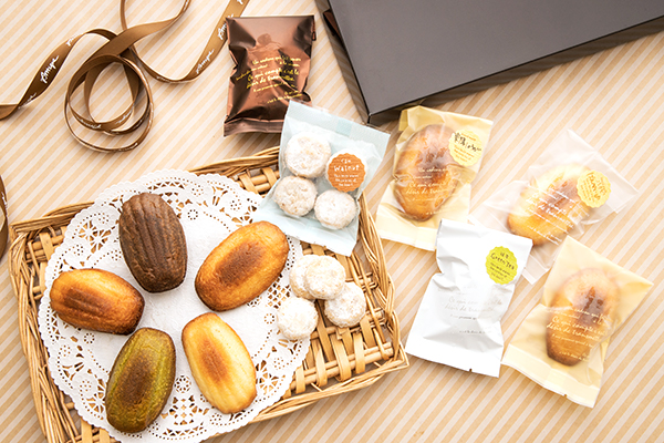 クルミ入りクッキーと5種のマドレーヌ 焼き菓子アソート スイーツアート Cake Jp クルミ入りクッキーと5種のマドレーヌ 焼き菓子アソート スイーツアート Cake Jp