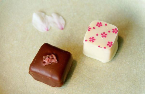 《ボンボンショコラ8個ボックス》桜2種　　