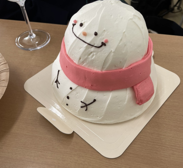 【都内の人気店・パティスリーラヴィアンレーヴ】雪だるまの太っちょケーキ　5号の口コミ・評判の投稿画像