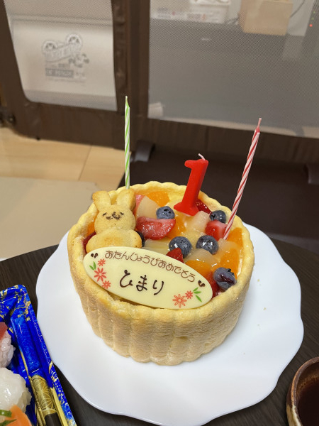 うさぎのフィナンシェ付 4号 豆乳クリームのファーストバースデーケーキ（サンタアンジェラ） | Cake.jp